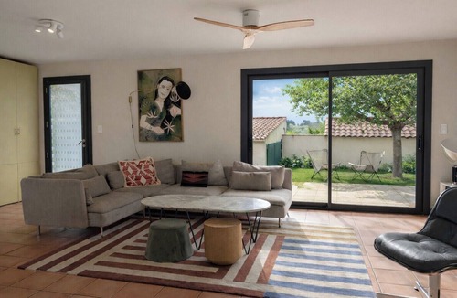 Graveson House | Large house with private pool in Graveson