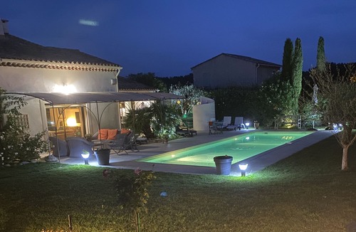 Robion Villa | Large pretty villa 200m2, AC, garden, swimming pool, Luberon 100 m