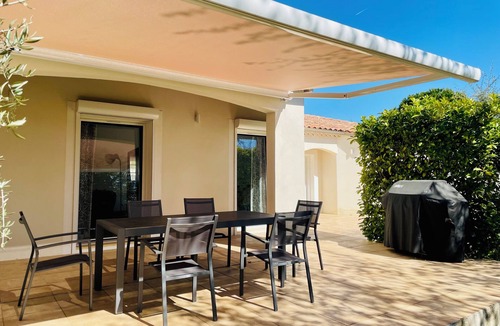 Pujaut House | Large Provencal house