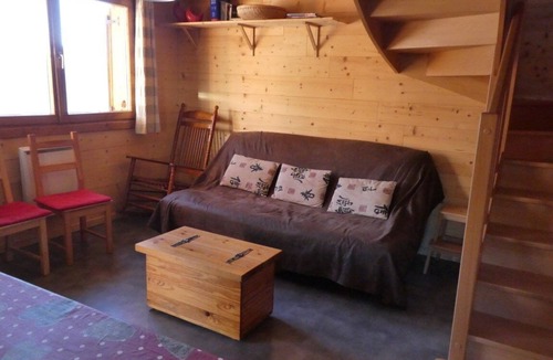 Reallon Ski Chalet | Large recent chalet sleeps 8 in Réallon with terrace
