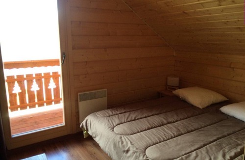 Reallon Ski Chalet | Large recent chalet sleeps 8 in Réallon with terrace
