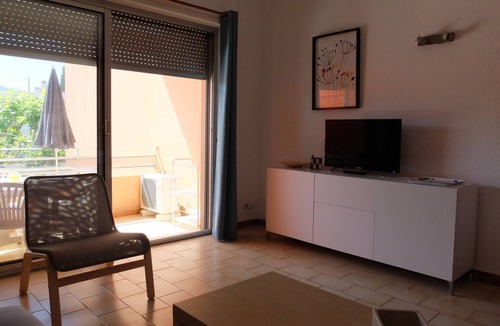 Les Lecques Apartment | LARGE STUDIO - TERRACE - PRIVATE PARKING - BEACH 50 M AWAY - CLOSE TO SHOPS & RESTAURANTS