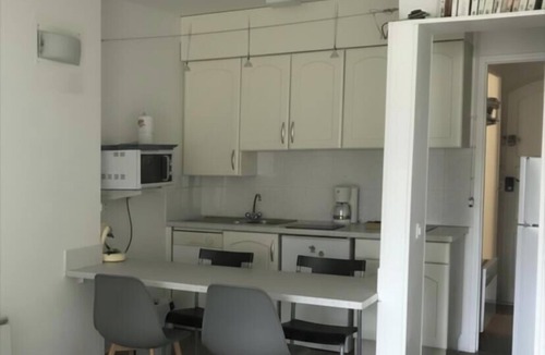 Sausset-les-Pins House | Large studio with terrace and enclosed parking lot with 160 cm bed