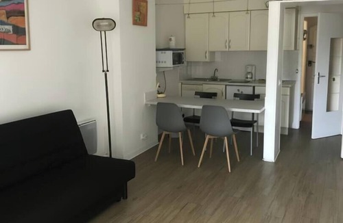 Sausset-les-Pins House | Large studio with terrace and enclosed parking lot with 160 cm bed