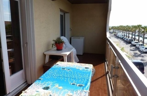 Palavas-les-Flots Apartment | Large, well-maintained, air-conditioned P2 with 160cm bed and canal view
