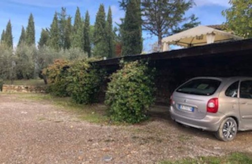 Castellina in Chianti Apartment | LAURO apartment kitchen, garden