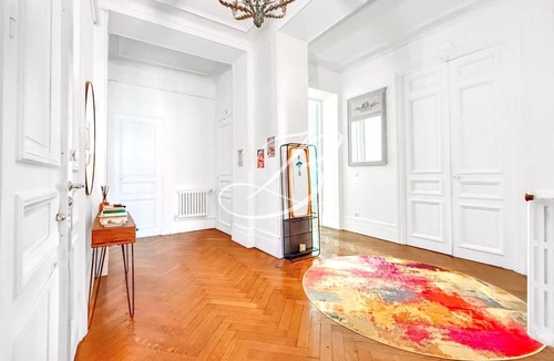 Carnot Apartment | Le Bourgeois Spacious 3 Bedroom Apartment
