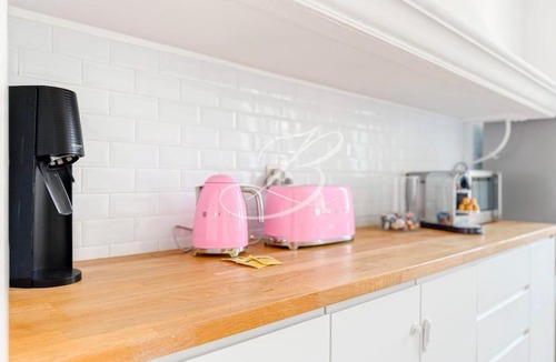 Carnot Apartment | Le Bourgeois Spacious 3 Bedroom Apartment