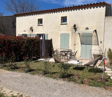 Gallargues-le-Montueux House | Le cabanon aux volets verts