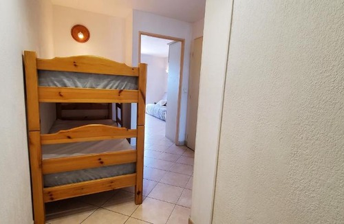 Frejus Port Apartment | LE CAPITOLE Vue mer Studio cabine 27m2 les pieds dans leau 2 adultes 2 enfants clim et garage