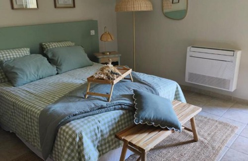 Aurons Bed & Breakfast | Le Castelas - Hébergement complet