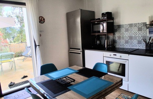 Ceyreste Apartment | Le Cocoon Apartment with Terrace in Detached House