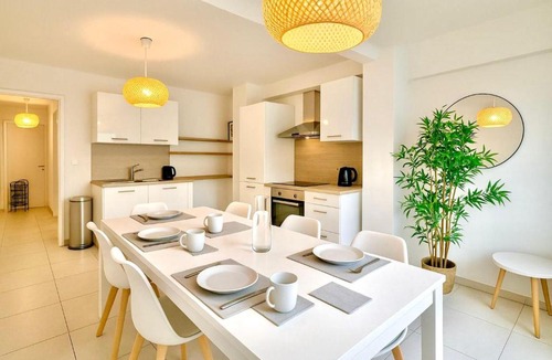 Faubourg Apartment | Le Colbert, spacieux, 4 chambres, 4 salles de bain