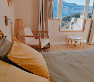 Savines-le-Lac Apartment | Le Cosy du Plongeoir - T2 neuf avec vue sur le lac de Serre Ponçon et grande terrasse avec jardin