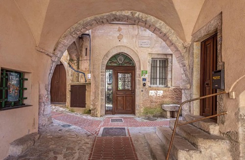 La Turbie House | Le Du Guet - Augustus Tower
