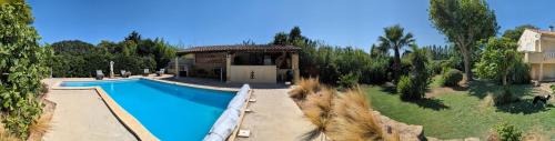 Istres Apartment | Le Gîte d'Entressen studio Piscine Jeux & Pétanque Istres Miramas