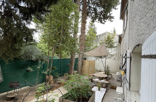 Cite Gely Villa | Le Jardin des Poetes Villa de Charme Avec spa Exterieur en Centre Ville