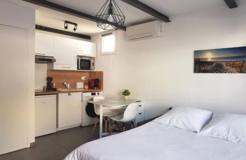 Istres Apartment | Le Lumineux l Clim l Parking l Terrasse l Paisible