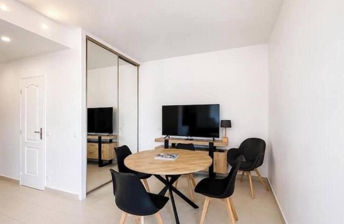 Prado - Republique Apartment | Le Lyke - 15-minute walk from the Palais des Festivals AC