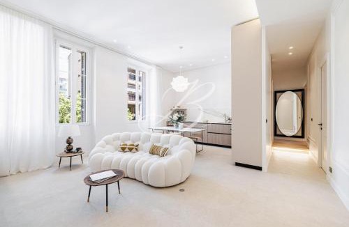 Carnot Apartment | Le Mané - Haussmannien Centre Cannes accommodation