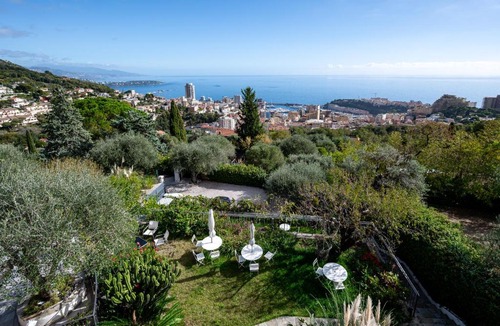 Beausoleil Apartment | Le Mas d'Angeline-Vue mer panoramique, jardin partagé, parking, voiture indispensable, route étroite et pentue, à 10 min de Monaco