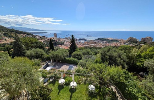 Beausoleil Apartment | Le Mas d'Angeline-Vue mer panoramique, jardin partagé, parking, voiture indispensable, route étroite et pentue, à 10 min de Monaco