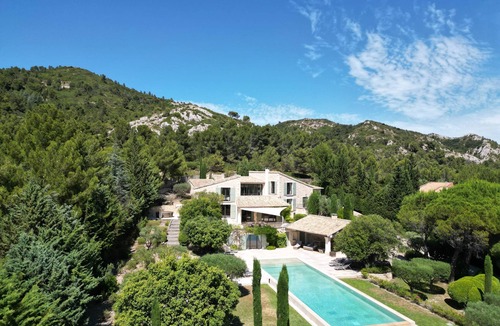 Les Baux-de-Provence House | Le Mas de Rose, large swimming pool, beautiful view