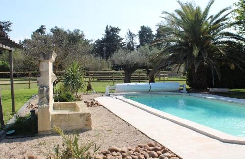 Chateaurenard Bed & Breakfast | Le Mas des Fontaines -Piscine proche Avignon et Saint Rémy de Provence