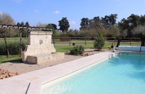 Chateaurenard Bed & Breakfast | Le Mas des Fontaines -Piscine proche Avignon et Saint Rémy de Provence