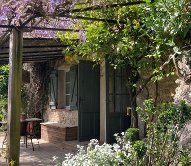 Cabris Bed & Breakfast | Le Mas du Naoc