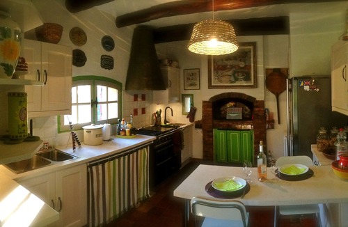 Simiane-Collongue Hotel | Le Mas Du Philosophe, Large Traditional Villa in Provence.