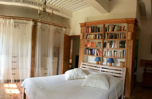 Simiane-Collongue Hotel | Le Mas Du Philosophe, Large Traditional Villa in Provence.