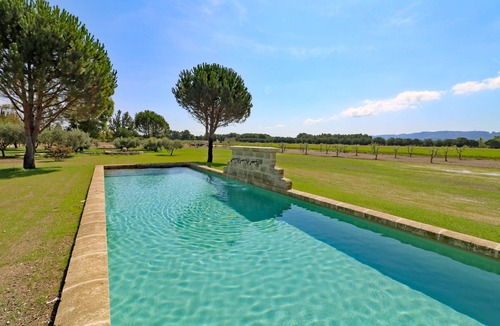 Maillane House | Le Mas Joncas, tennis court, swimming pool, beautiful view