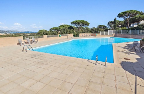 Cogolin House | Le Mazet aux Cactus - Maison avec piscine partagée