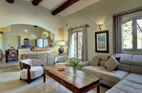 Arles House | Le Mazet des Oliviers.