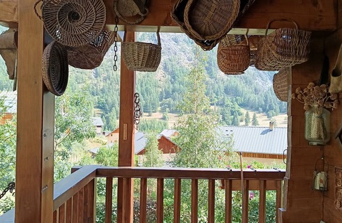 Saint-Paul-sur-Ubaye Ski Chalet | "LE MELEZE" apartment in a chalet