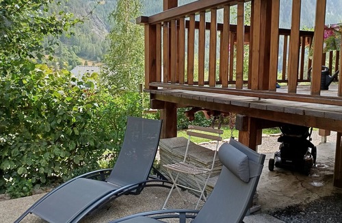 Saint-Paul-sur-Ubaye Ski Chalet | "LE MELEZE" apartment in a chalet