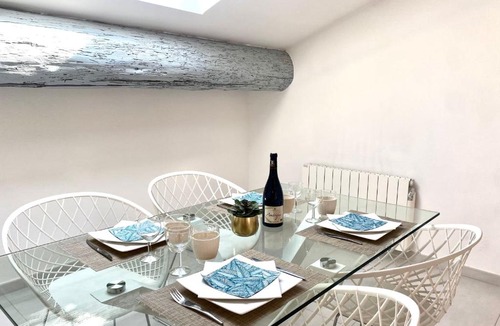 Route d'Arles Apartment | Le Minimaliste - Beautiful T2 in the city center with terrace