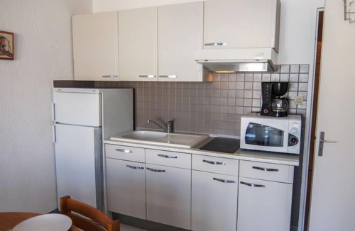 Saint-Cyprien Plage Apartment | Le Miramar by Interhome