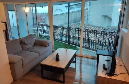 Beziers City Centre Apartment | le nid du voyageur, petit cocon sur les toits