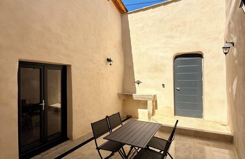 Pailhes House | Le Patio, 10 minutes from Béziers and 20 minutes from Pézenas