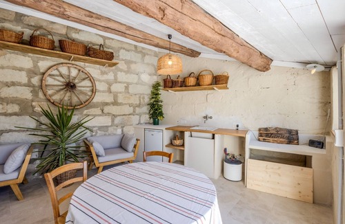 Maillane Villa | Le Petit Citronnier - Four Bedroom Villa, Sleeps 8