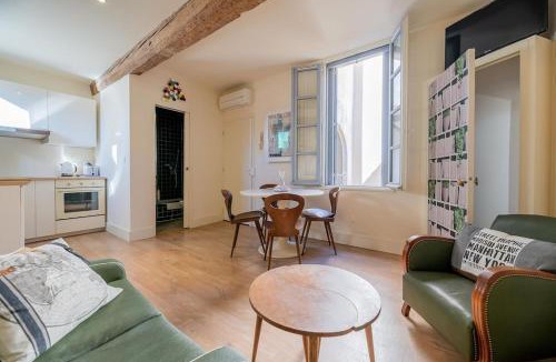Ecusson Apartment | Le petit Saint Jean T2, Clim, Centre historique