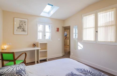 Ecusson Apartment | Le petit Saint Jean T2, Clim, Centre historique