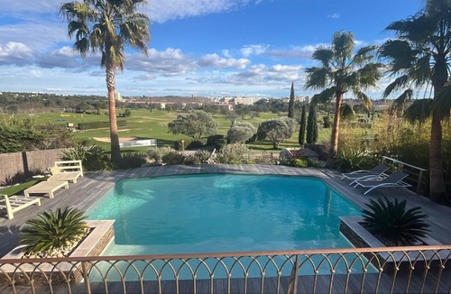 Ecusson Apartment | Le repère des golfeurs - Piscine & Clim