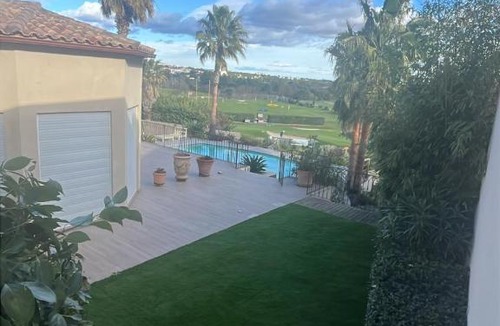 Ecusson Apartment | Le repère des golfeurs - Piscine & Clim