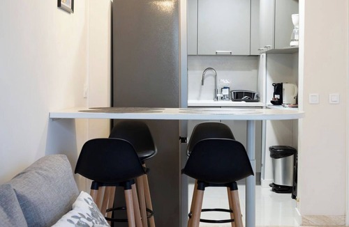Carnot Apartment | Le Roxane joli cocon avec petit terrasse