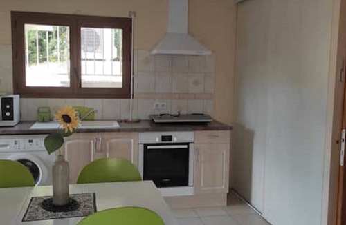 Les 3 Ponts Apartment | LE TITUS: Quiet & popular place; Swimming pool, scrubland, Provence.