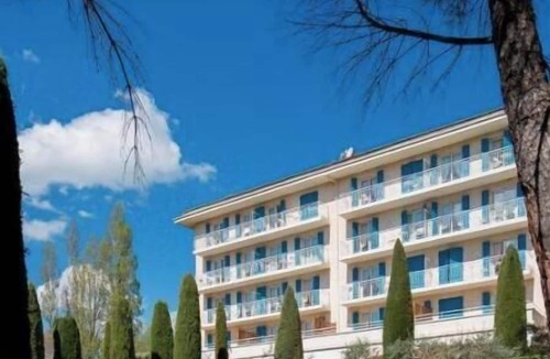 Greoux-les-Bains Apartment | Le Verdon: Air-conditioned studio facing south with a large terrace