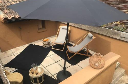 Eygalieres Apartment | Les canisses